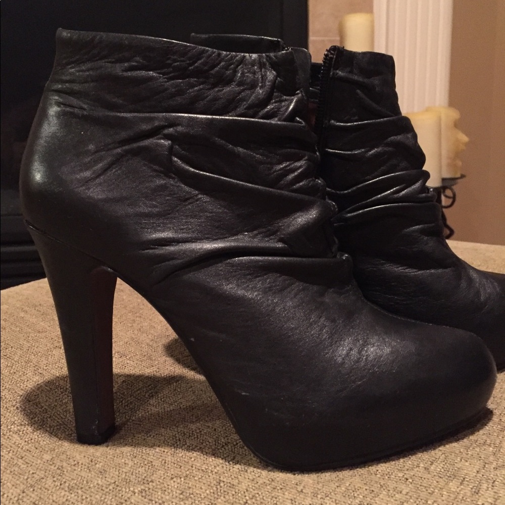 Beautiful Cynthia Rowley leather booties. 38 or 8